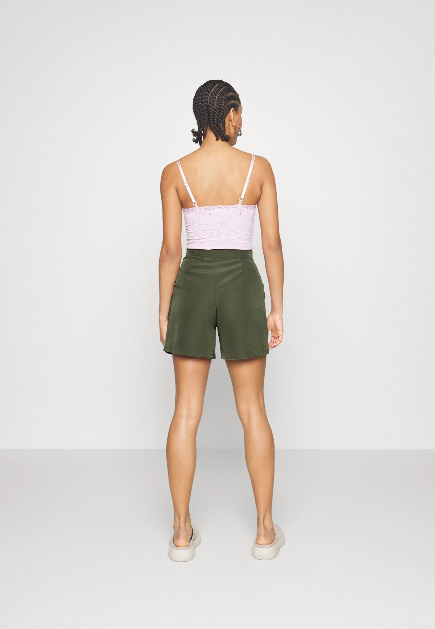 Wal G Tami Pleat Short - Shorts - Khaki 4 Wal G Tami Pleat Short - Shorts - Khaki - Afbeelding 3
