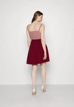 Wal G Zara Pleated Skater Skirt - A-Lijn Rok - Berry Wine 10 Wal G Zara Pleated Skater Skirt - A-Lijn Rok - Berry Wine -Wal G 229472d8bef2453d9d23a5691eaac66a