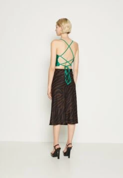 Wal G Milly Strappy - Top - Leaf Green -Wal G 262b5b03691d47aa92ea233a8b25d6b0