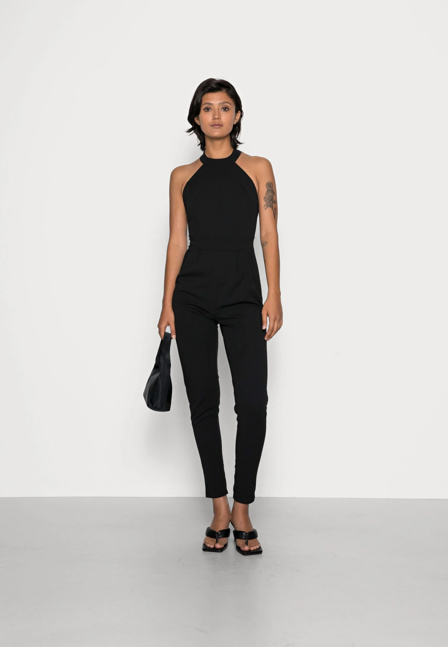Wal G Chenise Halter Neck- Jumpsuit - Black 4 Wal G Chenise Halter Neck- Jumpsuit - Black - Afbeelding 2