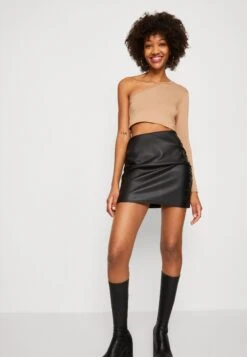 Wal G Milly One Sleeve Crop - Longsleeve - Camel 11 Wal G Milly One Sleeve Crop - Longsleeve - Camel -Wal G 3441c215f6a44171a0c20dc9ec127ea2