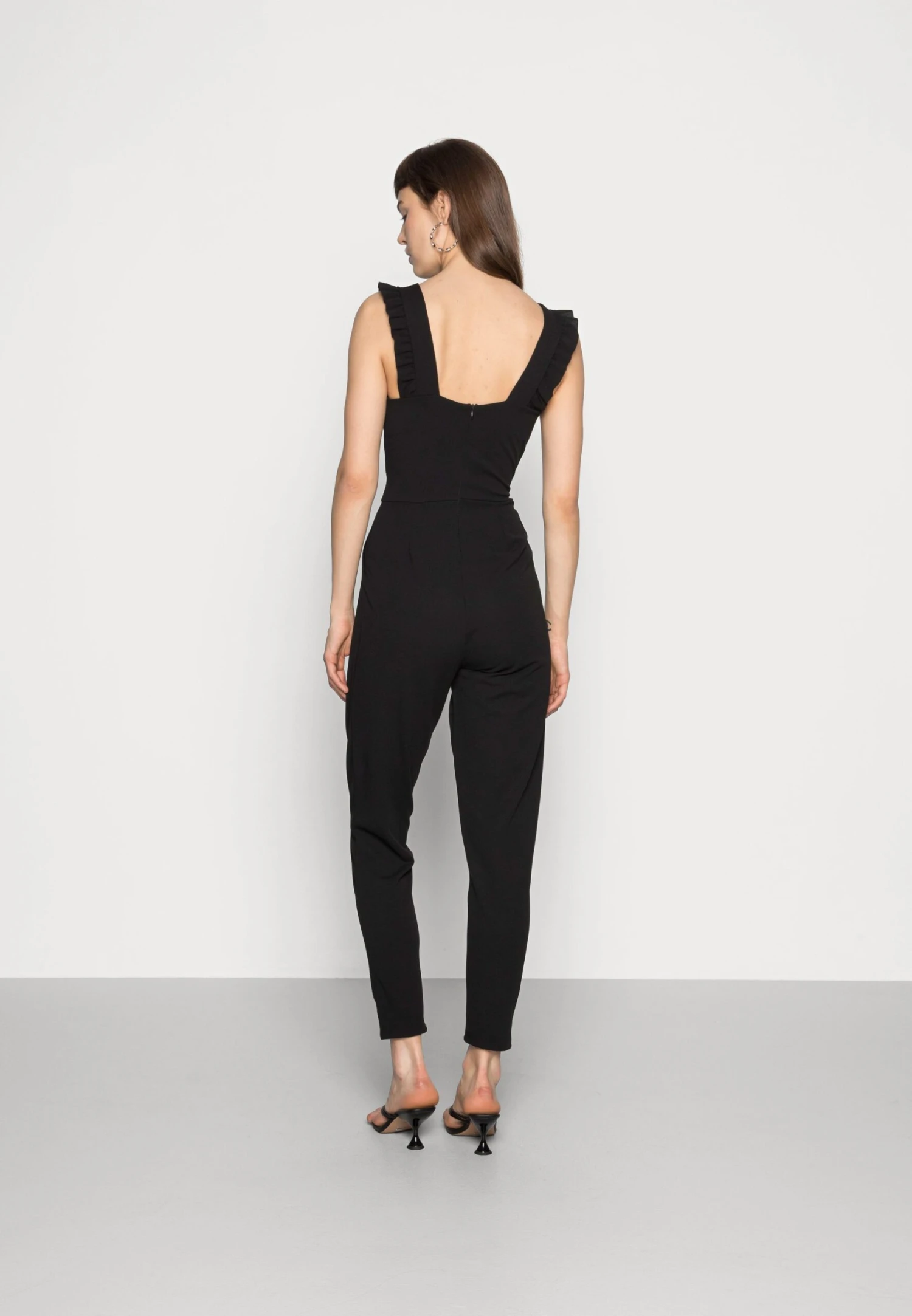 Wal G Rayna Ruffled- Jumpsuit - Black 5 Wal G Rayna Ruffled- Jumpsuit - Black - Afbeelding 3