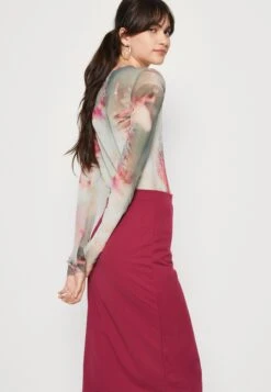 Wal G Valentines Heart Midi Skirt - Kokerrok - Magenta 11 Wal G Valentines Heart Midi Skirt - Kokerrok - Magenta -Wal G 417646f279d8487fa20e7d3bba89324d