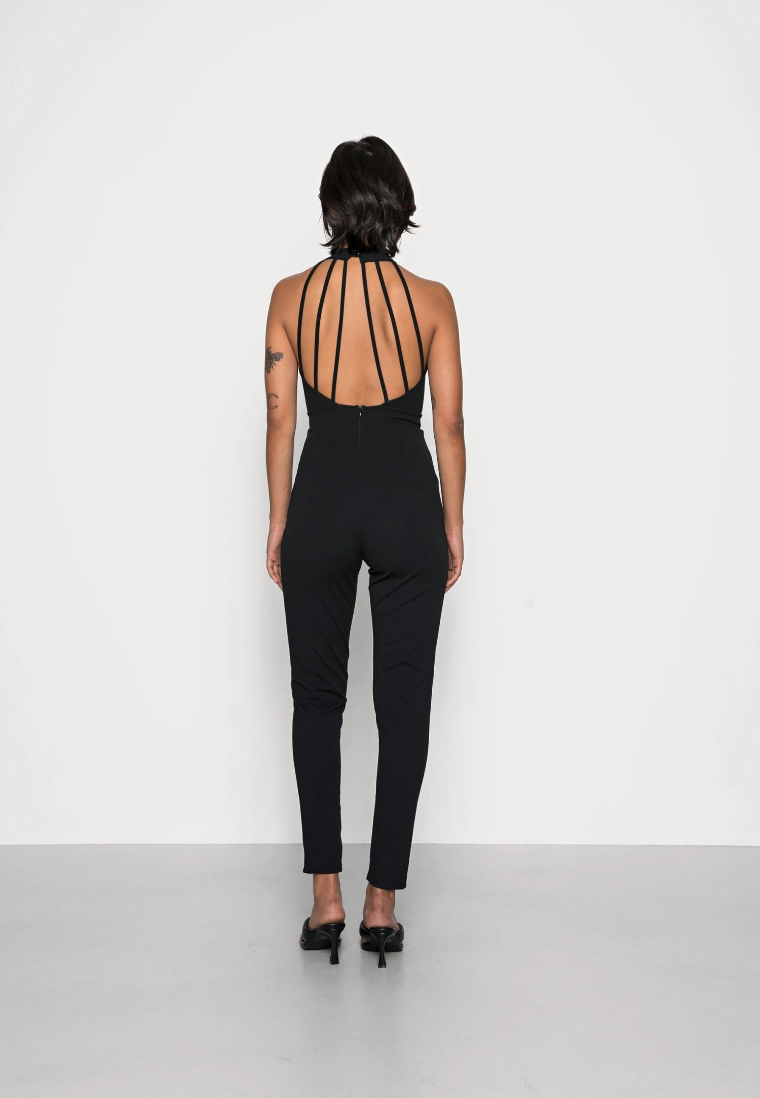 Wal G Chenise Halter Neck- Jumpsuit - Black 5 Wal G Chenise Halter Neck- Jumpsuit - Black - Afbeelding 3