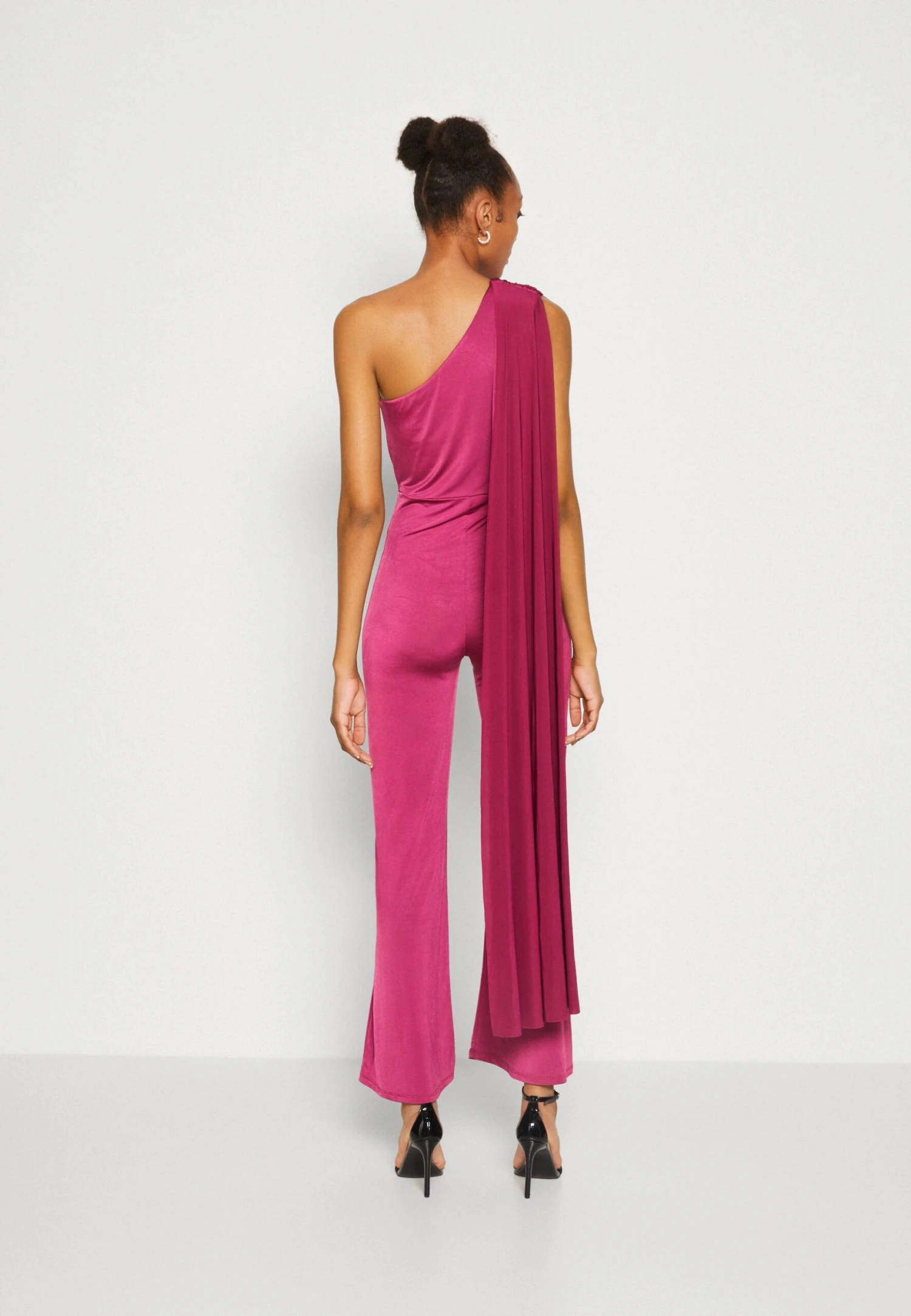 Wal G Cece Cape Sleeve- Jumpsuit - Magenta 5 Wal G Cece Cape Sleeve- Jumpsuit - Magenta - Afbeelding 3
