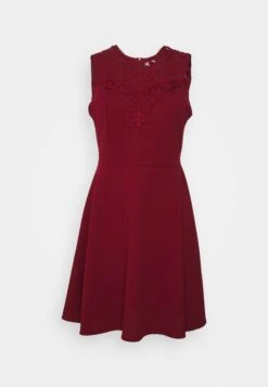 Wal G Accessorie Neck Skater Dress - Cocktailjurk - Wine -Wal G 63980da477594d4da1773a49145f80a4