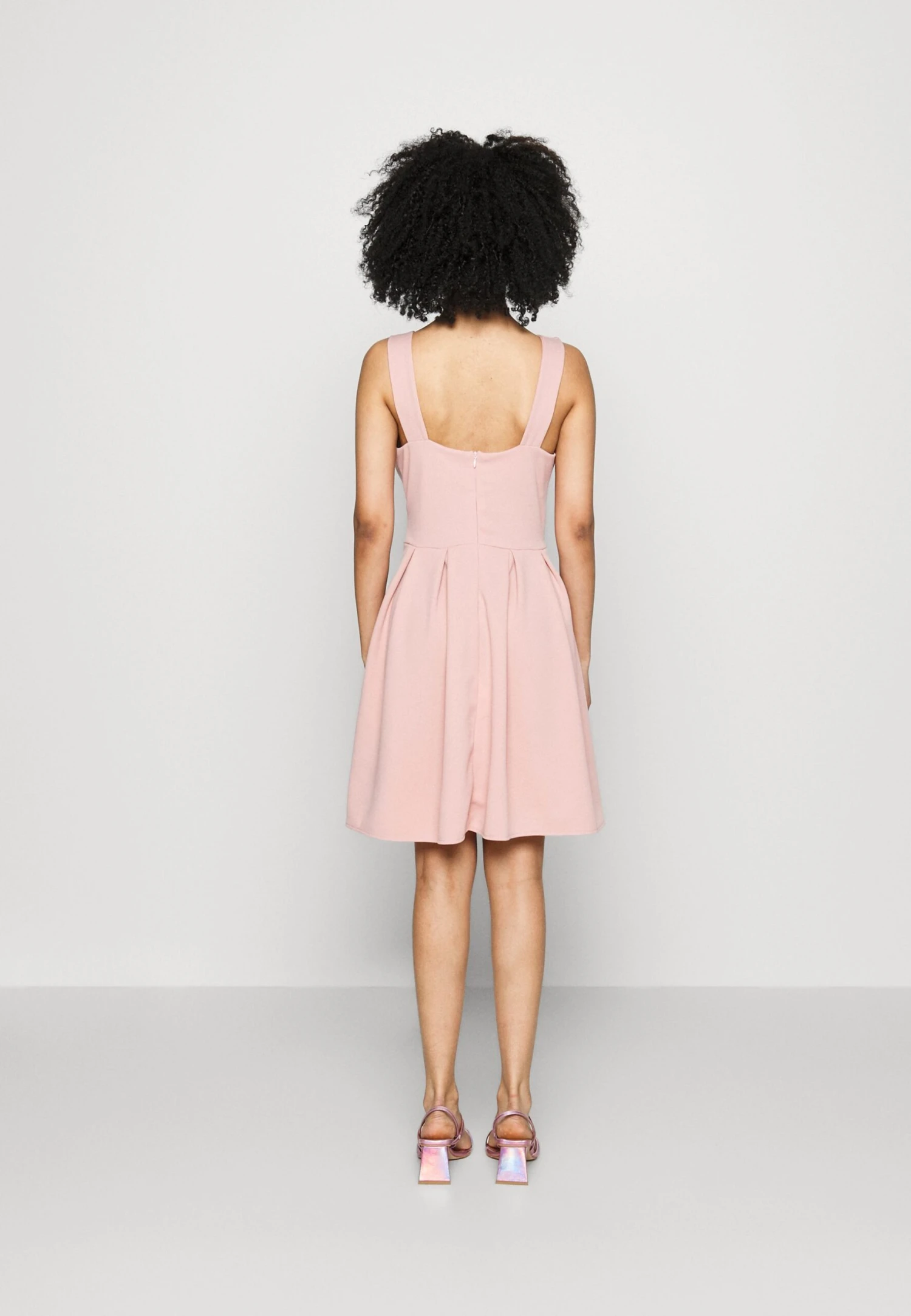 Debbie Buckle Skater Dress - Cocktailjurk - Blush Pink 5 Debbie Buckle Skater Dress - Cocktailjurk - Blush Pink - Afbeelding 3