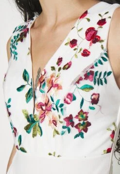 Contrast Plunge - Jumpsuit - White Floral -Wal G 7356a468cb8842008b63daebb28af18d