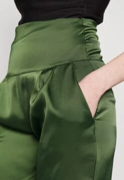 Wal G Peppa High Waisted Trouser - Broek - Dark Khaki 11 Wal G Peppa High Waisted Trouser - Broek - Dark Khaki -Wal G 797f82a3f6b14fddb6955bf9153a1320