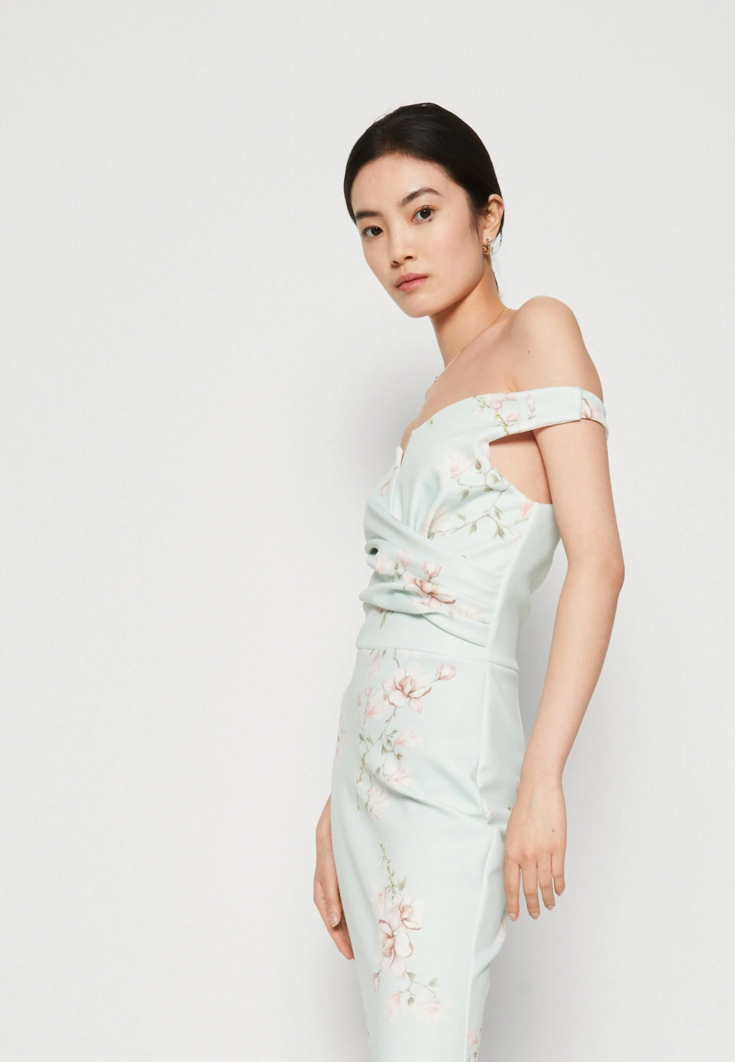 Wal G Wedding Kai V Neck Print Maxi - Galajurk - Sage Green 6 Wal G Wedding Kai V Neck Print Maxi - Galajurk - Sage Green - Afbeelding 4