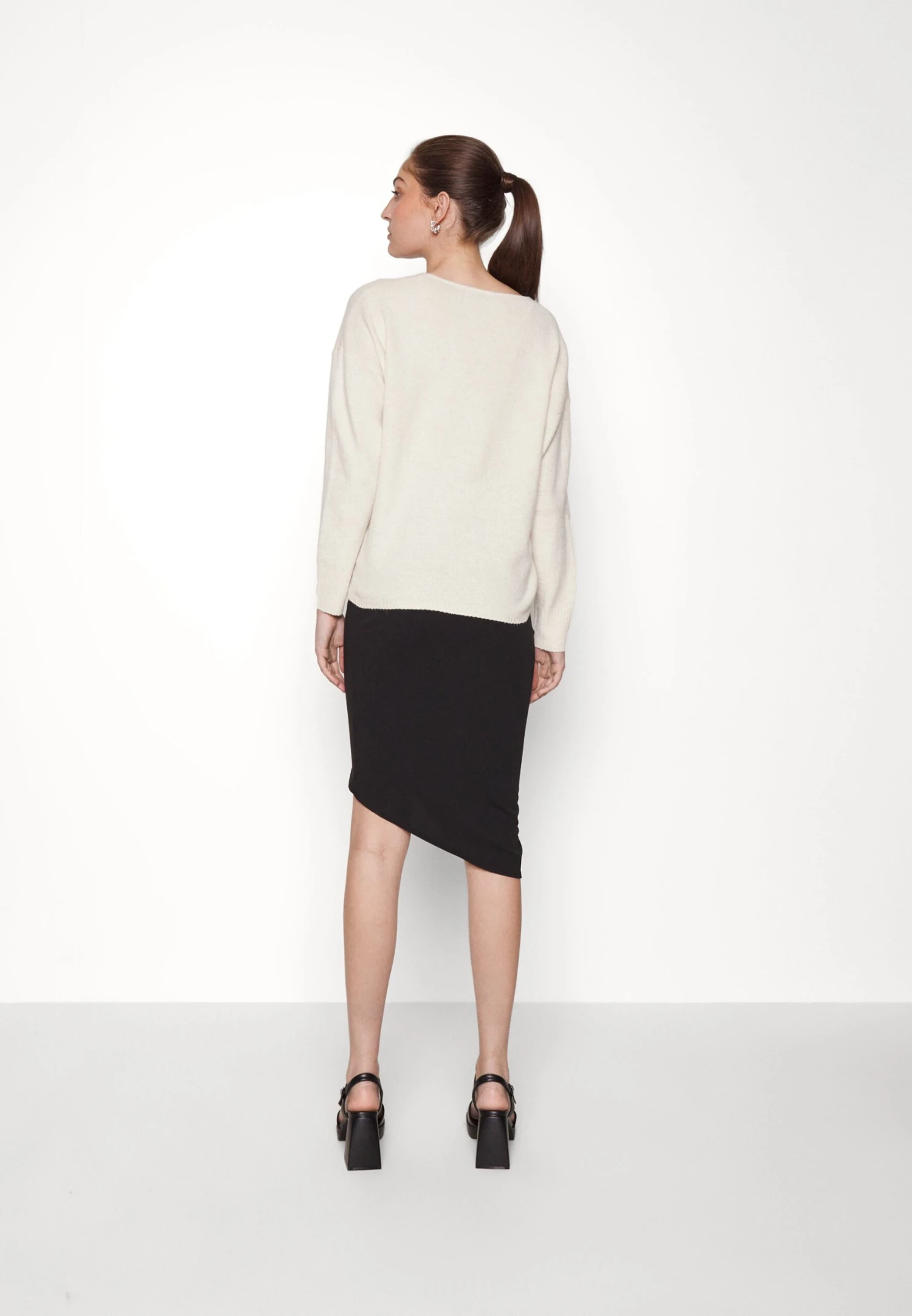 Becky - Kokerrok - Black 5 Becky - Kokerrok - Black - Afbeelding 3