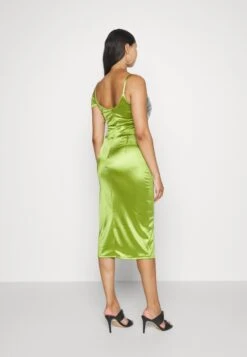 Wal G Peace Off Shoulder Midi - Cocktailjurk - Olive Green 13 Wal G Peace Off Shoulder Midi - Cocktailjurk - Olive Green -Wal G 868f61e88fdd43d8910027c97ec207ab