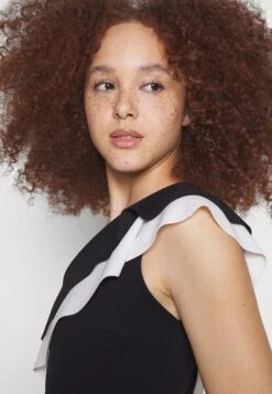 Wal G Smeena One Shoulder Midi - Jerseyjurk - Black/White 11 Wal G Smeena One Shoulder Midi - Jerseyjurk - Black/White -Wal G 8f516a315f7742e6b49adb579d6c99d9