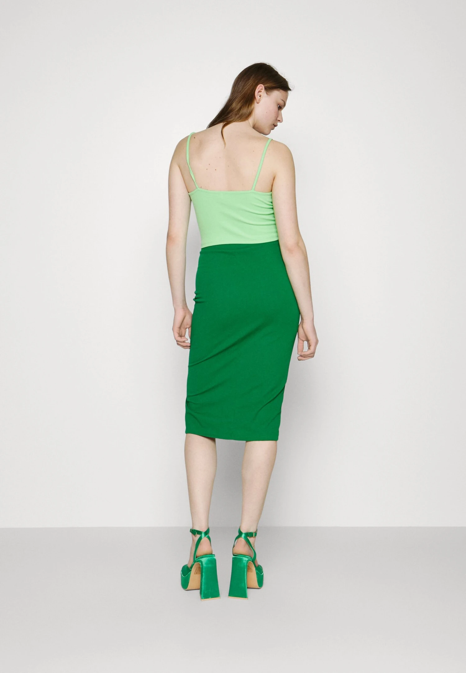 Wal G Lajo Midi Skirt - Kokerrok - Leaf Green 5 Wal G Lajo Midi Skirt - Kokerrok - Leaf Green - Afbeelding 3