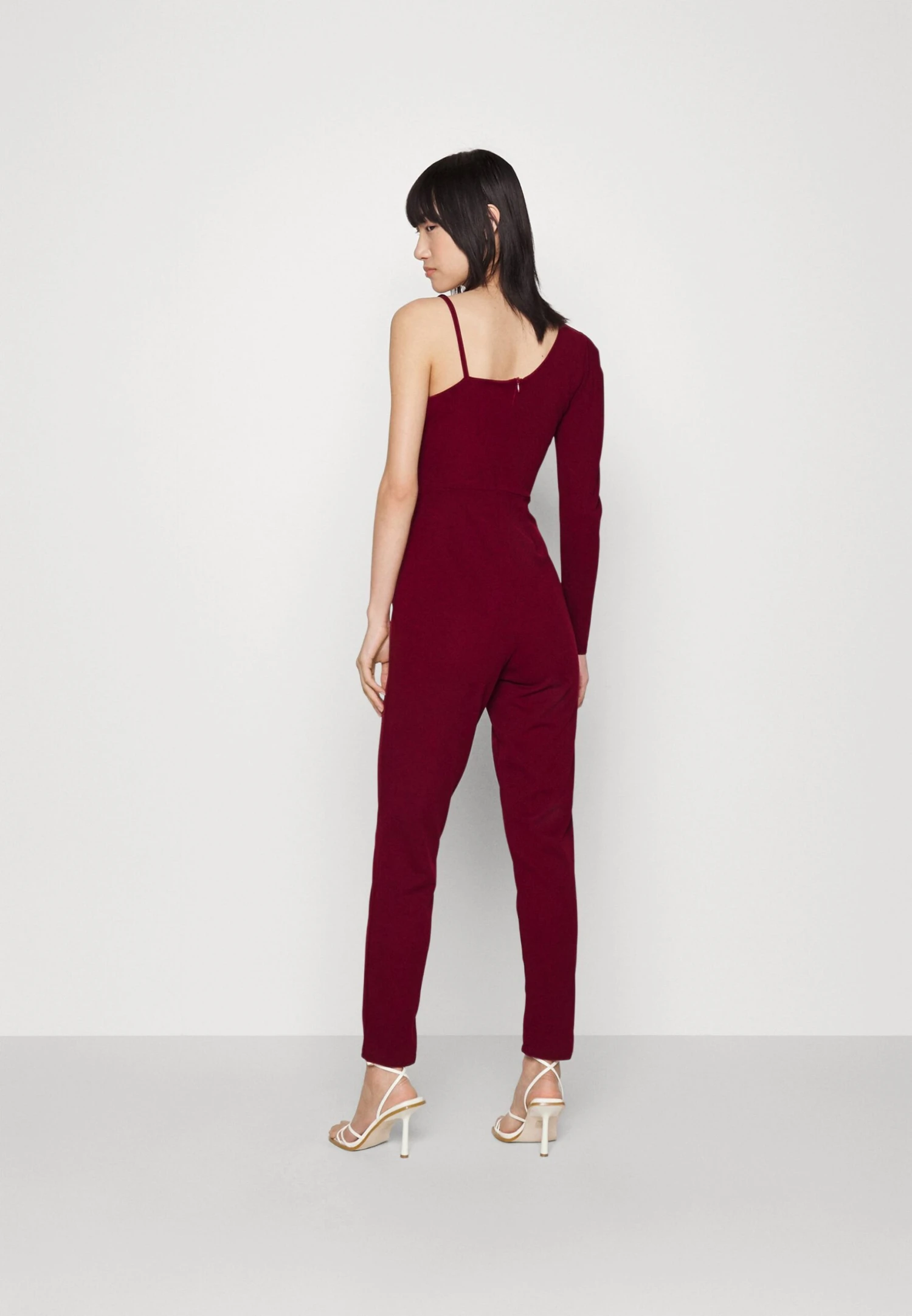 Wal G Ciaramin One Sleeve Jumpsuit - Jumpsuit - Berry Wine 5 Wal G Ciaramin One Sleeve Jumpsuit - Jumpsuit - Berry Wine - Afbeelding 3
