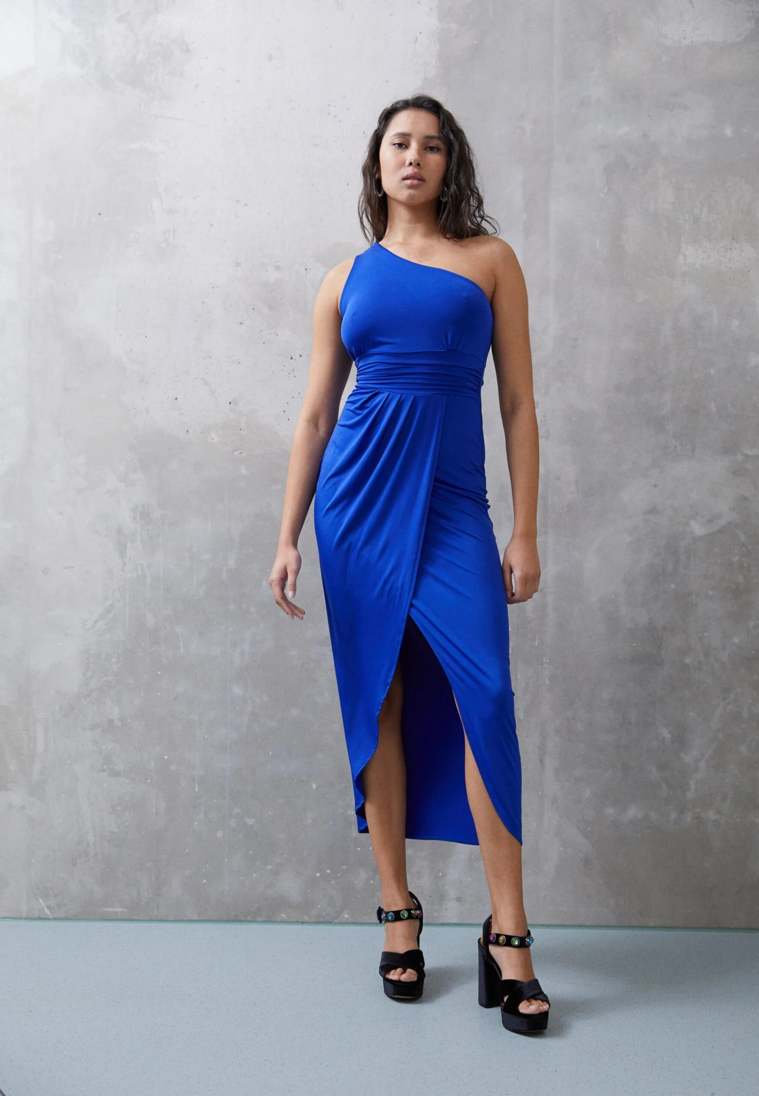 Wal G Party Bina One Shoulder Midi - Jerseyjurk - Electric Blue 4 Wal G Party Bina One Shoulder Midi - Jerseyjurk - Electric Blue - Afbeelding 2