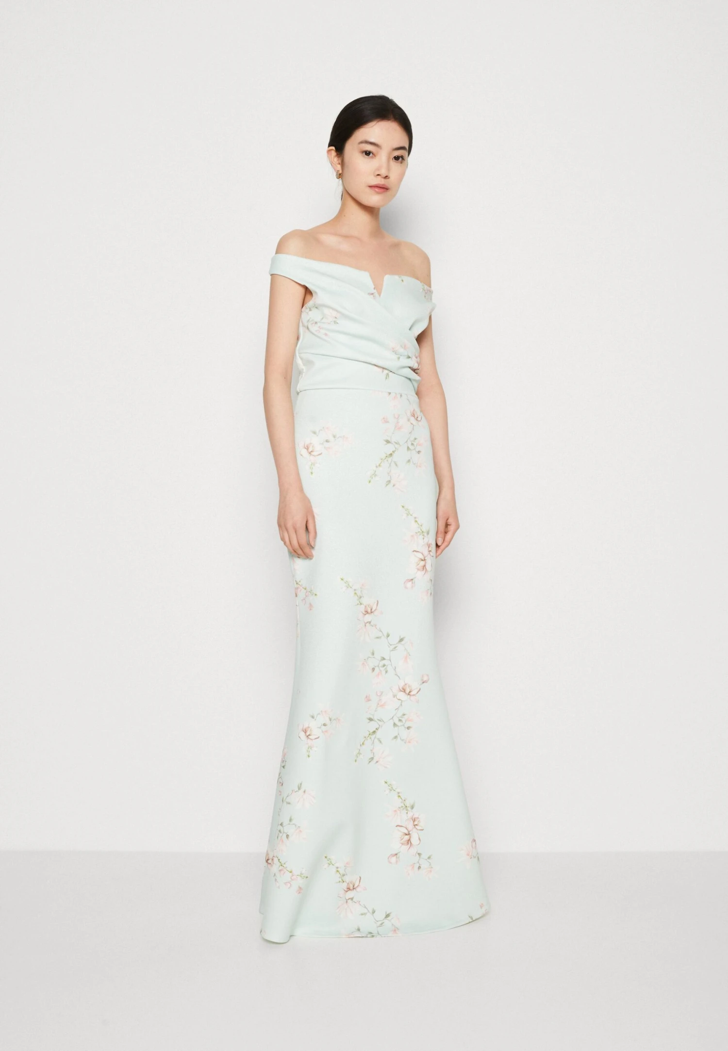 Wal G Wedding Kai V Neck Print Maxi - Galajurk - Sage Green 3 Wal G Wedding Kai V Neck Print Maxi - Galajurk - Sage Green