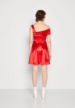 Wal G Kelly Asymmetric Skater - Cocktailjurk - Red -Wal G bd44af81e9b44323a5c167a61c61388a
