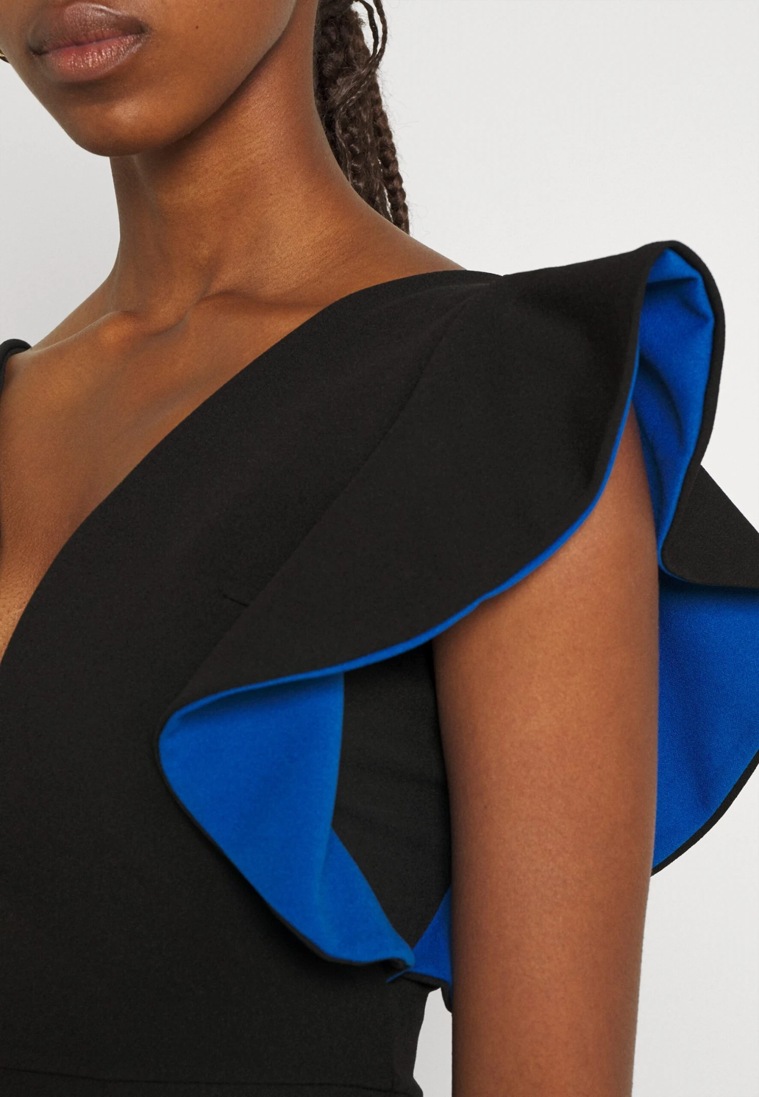 Wal G V Neck Ruffle Sleeve Midi Dress - Cocktailjurk - Black/Royal Blue 8 Wal G V Neck Ruffle Sleeve Midi Dress - Cocktailjurk - Black/Royal Blue - Afbeelding 6