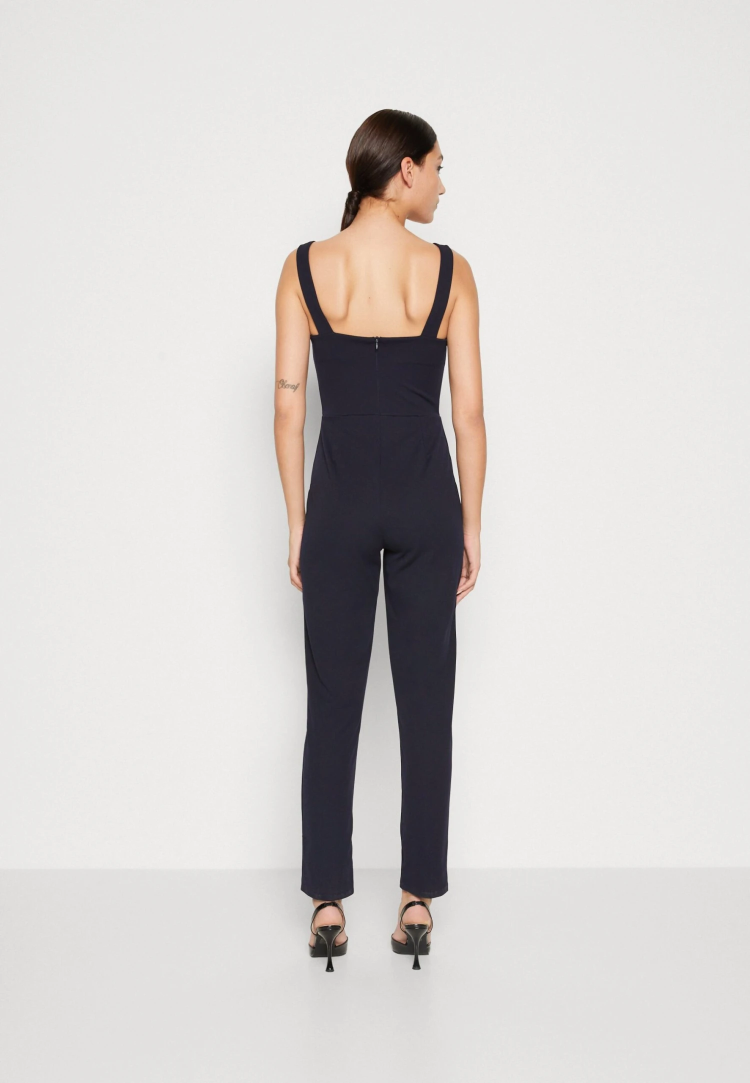 Wal G Serena Pleated - Jumpsuit - Navy Blue 4 Wal G Serena Pleated - Jumpsuit - Navy Blue - Afbeelding 3