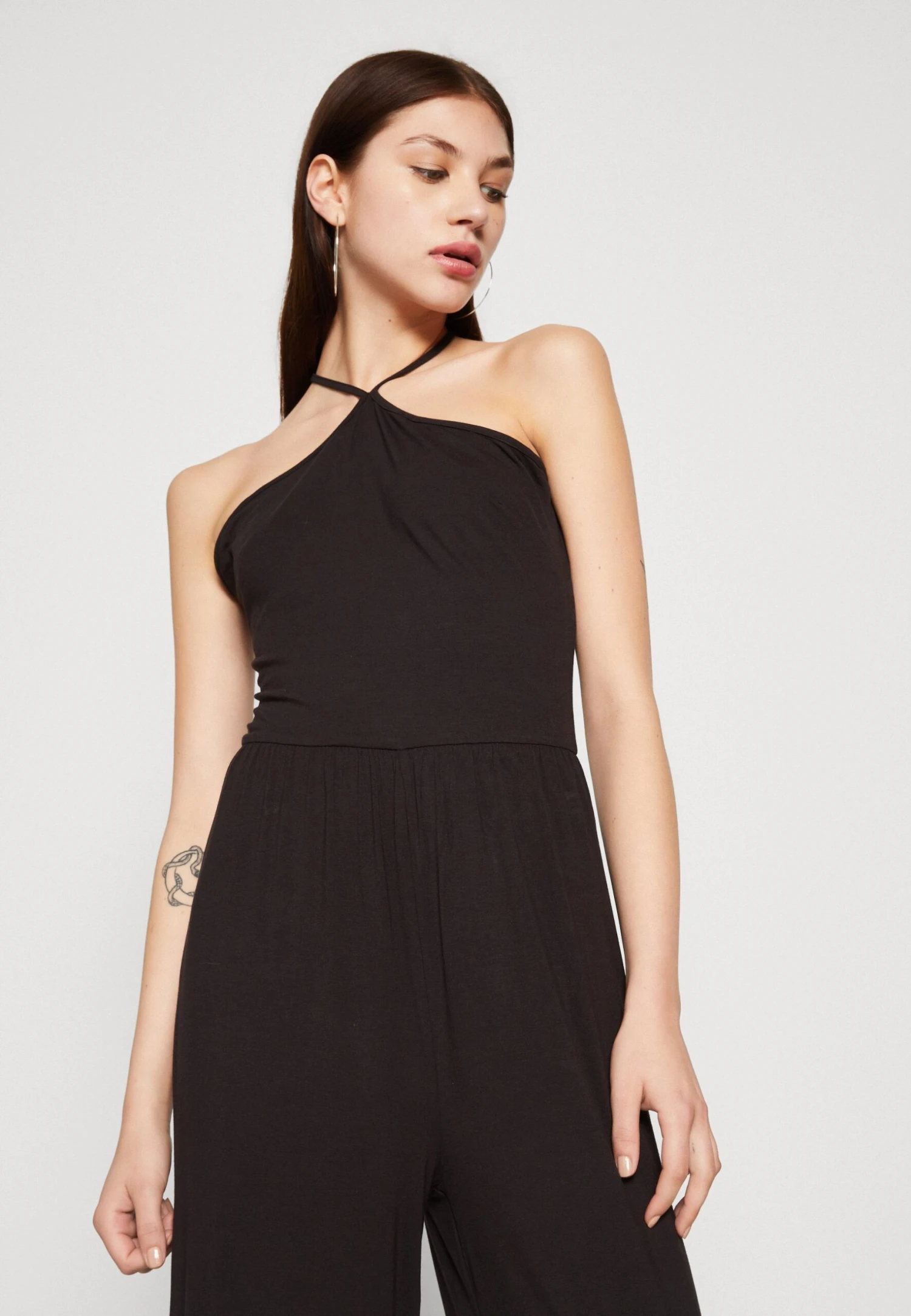 Wal G Summer Essentials Henny Cut Out - Jumpsuit - Black 6 Wal G Summer Essentials Henny Cut Out - Jumpsuit - Black - Afbeelding 4