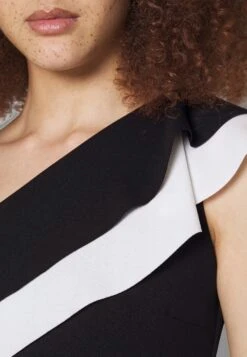 Wal G Smeena One Shoulder Midi - Jerseyjurk - Black/White 13 Wal G Smeena One Shoulder Midi - Jerseyjurk - Black/White -Wal G e9f933bc41344ee6896b68597907599c