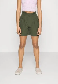 Wal G Tami Pleat Short - Shorts - Khaki