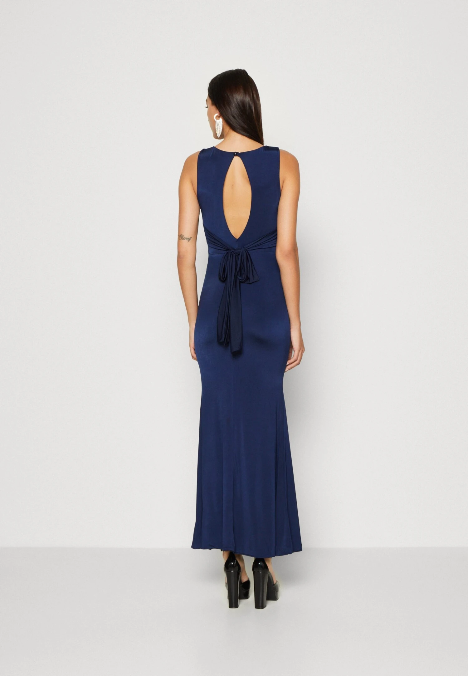 Wal G Becky Open Back Maxi - Jerseyjurk - Navy Blue 5 Wal G Becky Open Back Maxi - Jerseyjurk - Navy Blue - Afbeelding 3